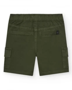 Bermuda cargo vert pour garçon avec poches latérales et taille ajustable.