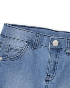 Bermuda vaquera para niño en azul con estampado de palmera
