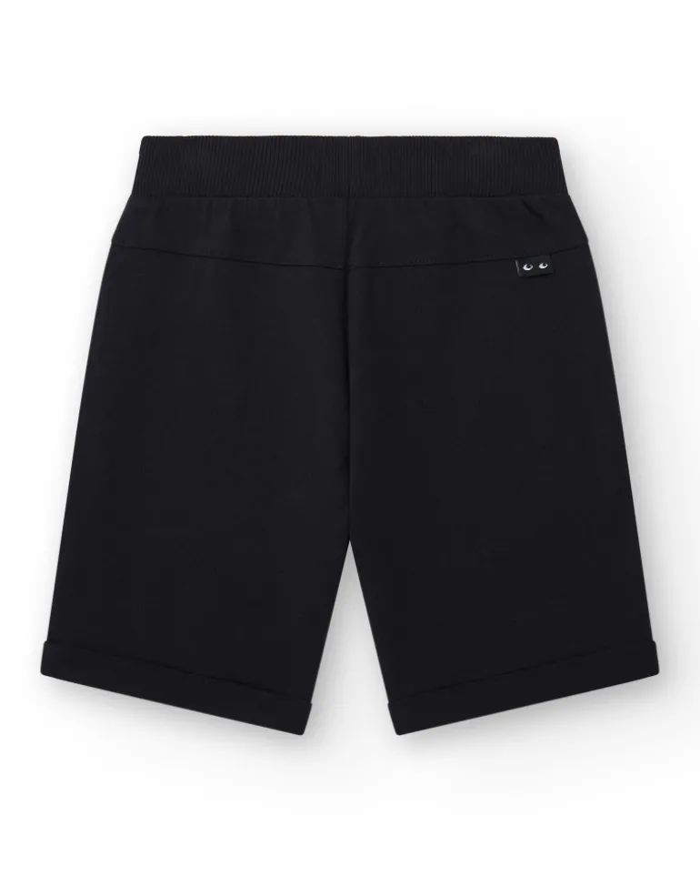 Bermudas pour garçon en noir avec taille ajustable et poches.