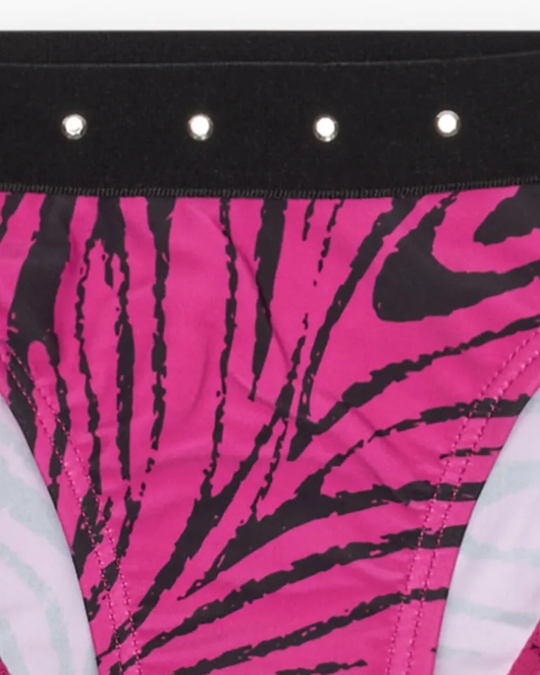 Bikini pour fille en rose avec imprimé animal et clous métalliques.