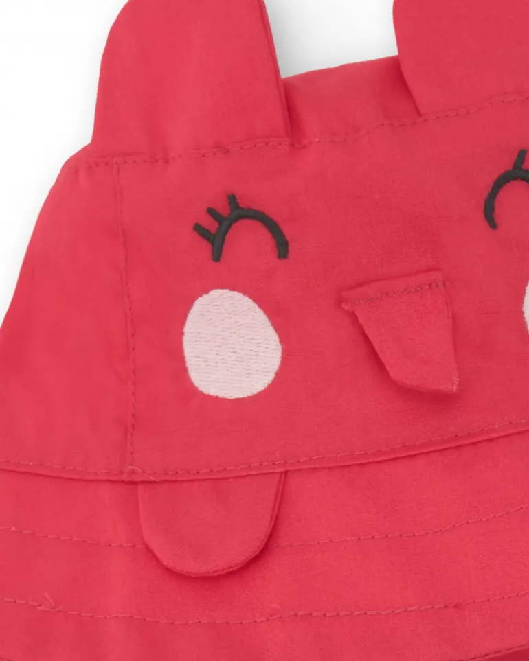 Bonnet plat rouge pour fille avec oreilles appliquées et design brodé
