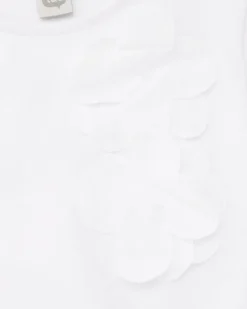 Camiseta de manga corta para niña en blanco con aplique floral