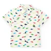 Chemise blanche pour garçon avec requins multicolores