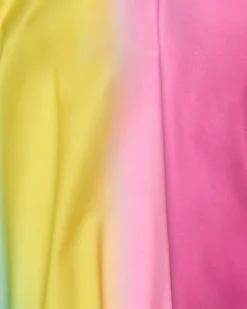 Chemise multicolore pour fille avec bretelles croisées dans le dos.