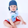 Ensemble en tricot pour garçon avec t-shirt blanc et shorts rouges avec détails blancs