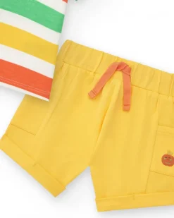 Ensemble pour garçon avec t-shirt rayé et pantalon court jaune avec poches
