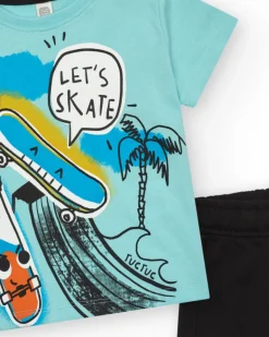 Ensemble pour garçon avec t-shirt bleu et short noir