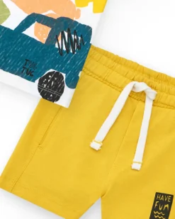 Ensemble pour garçon avec t-shirt de voitures et bermuda jaune