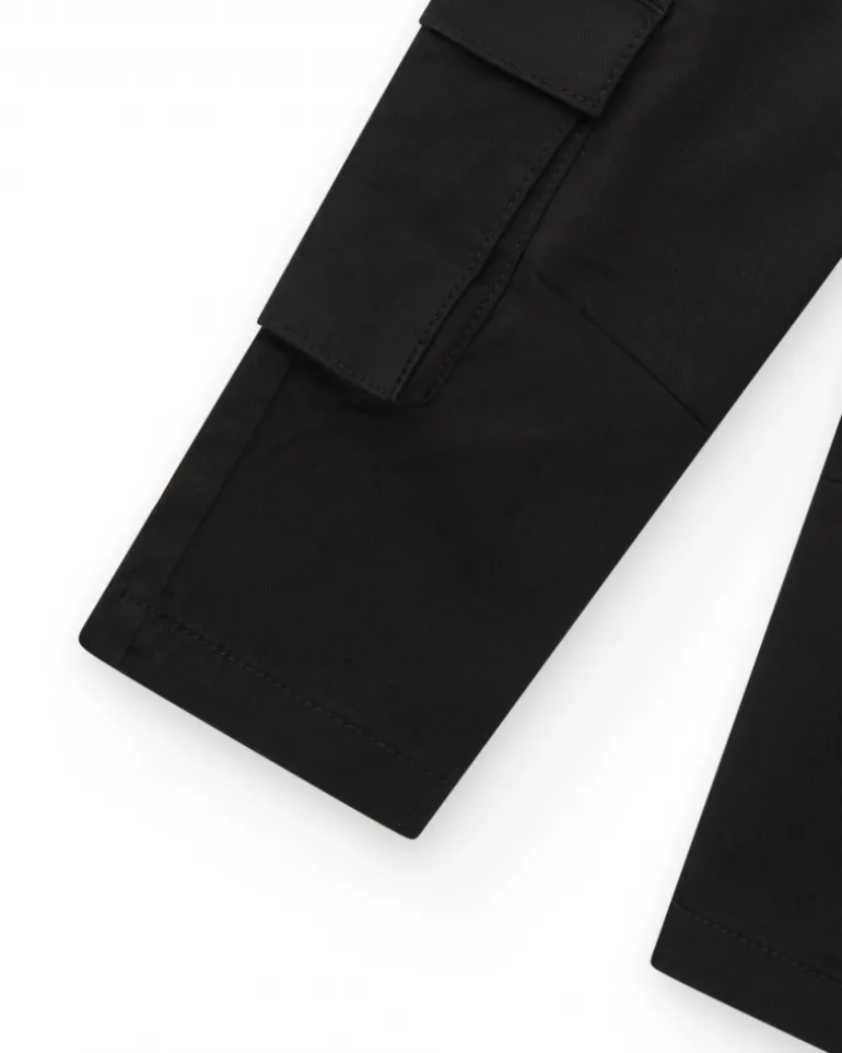 Pantalon cargo noir pour garçon avec poches et cordon bleu