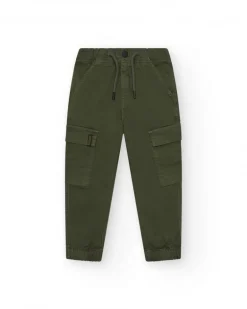 Pantalon cargo vert pour garçon avec taille ajustable et bas élastiques.