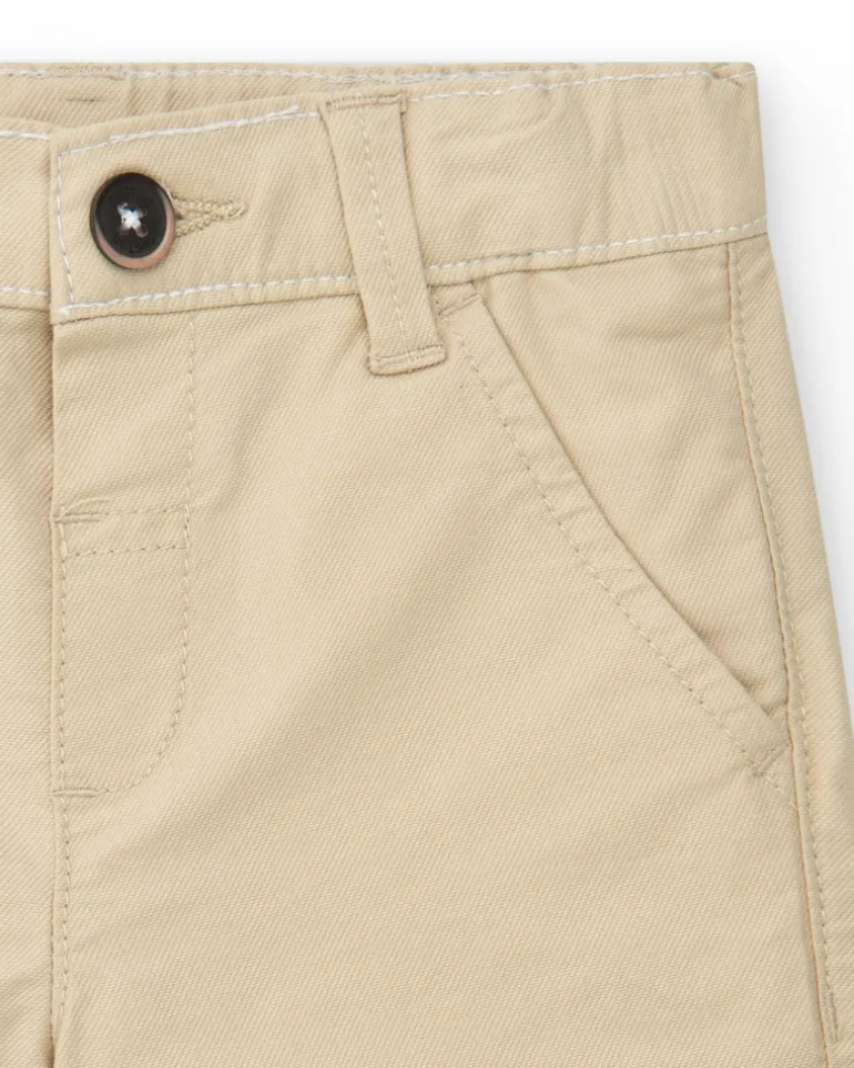 Pantalon court beige pour garçon avec poches et fermeture à bouton