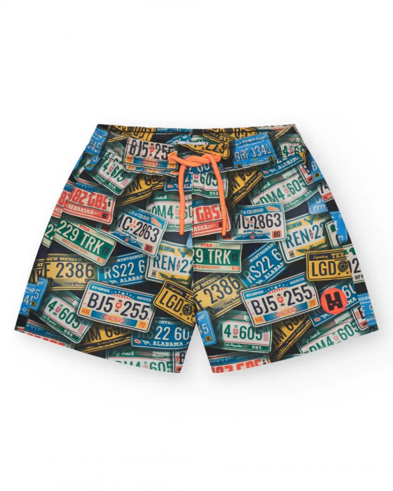 Short de bain multicolore pour garçon avec imprimé plaques d'immatriculation et taille ajustable.