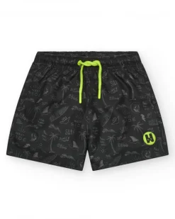 Short de bain noir pour garçon avec imprimé surfeur et cordon fluo.