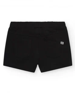 Short pour fille en noir avec taille élastique et poches.