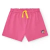 Short rose pour fille avec cordon jaune et écusson