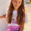 T-shirt pour fille en blanc avec imprimé sur le devant en rose et violet.