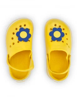 Zuecos para niña en amarillo con flor decorativa